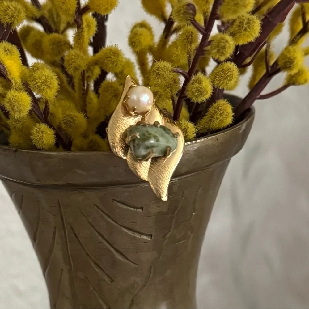 Vintage Jade and faux pearl cuff‎ links